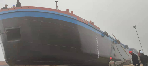 恭喜李老板船只下河，船號(hào)（四航258）